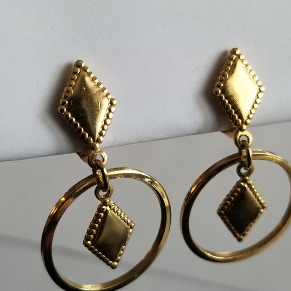 Vintage clip on earrings two diamond shapes and hoops gold tone - Picture 8 of 9